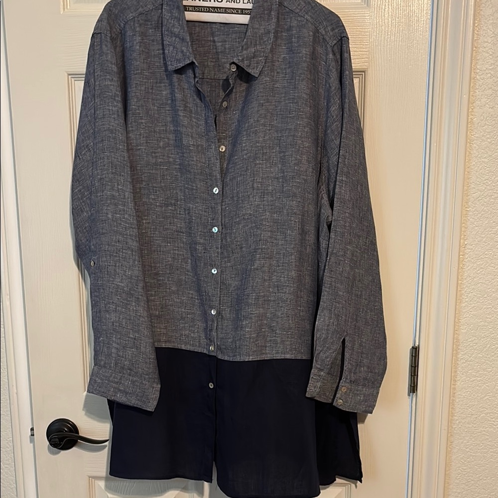 Classic Tahari Two tone Blue Linen Blouse.
